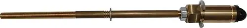 Düsenstock in metallischer Ausführung, eindeutig als Produkt der Marke Wolf erkennbar, mit einem langen, geriffelten zylindrischen Körper und einer daran befestigten Verbindung.